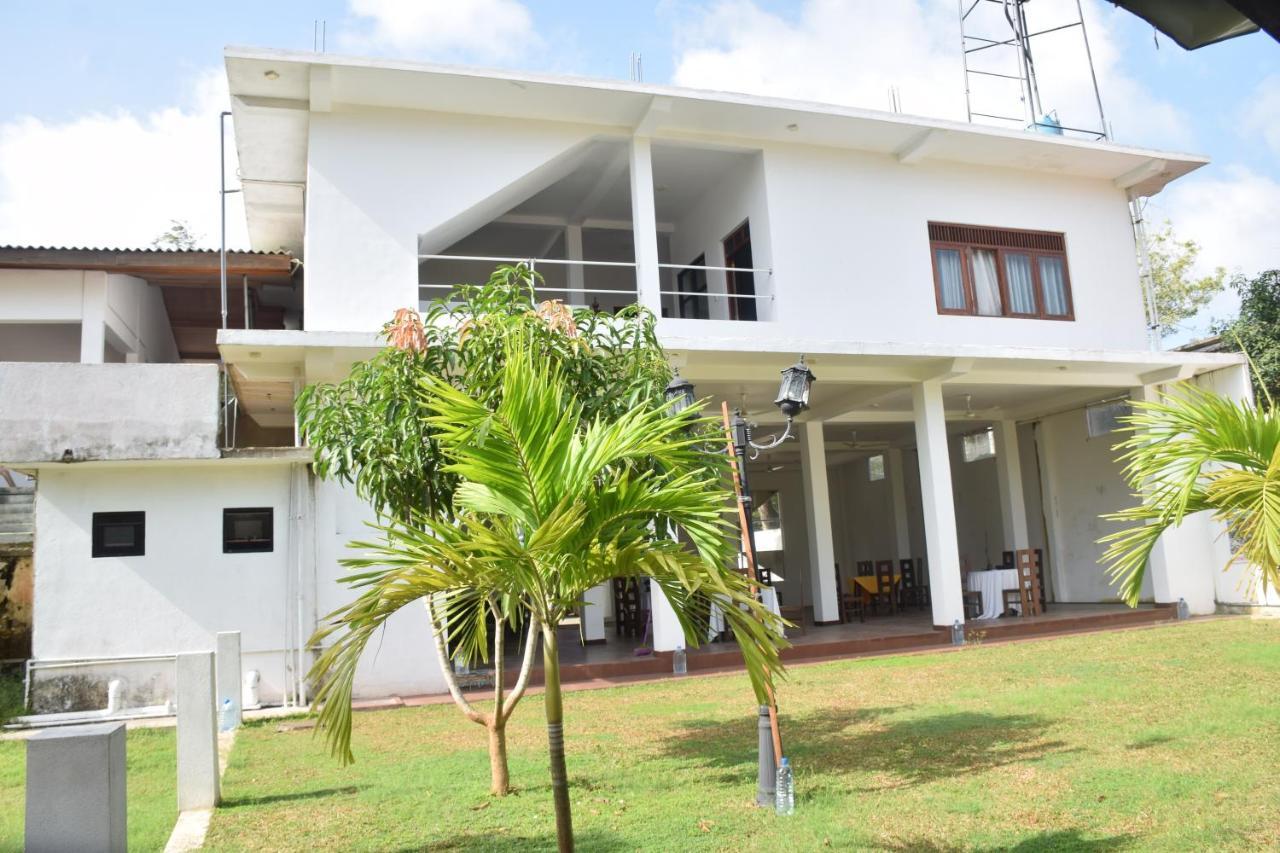 Mira Whales Resort Mirissa Exterior photo