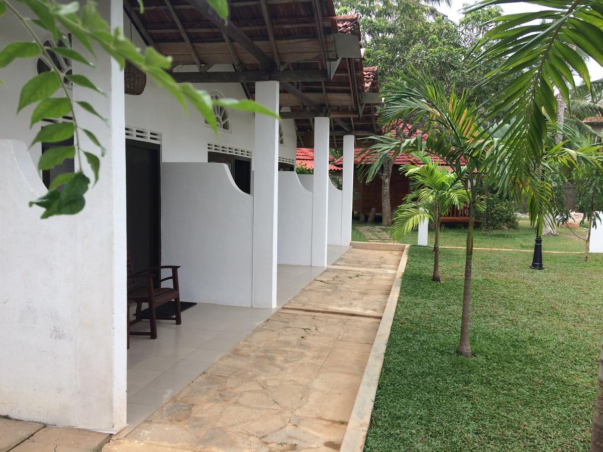 Mira Whales Resort Mirissa Exterior photo