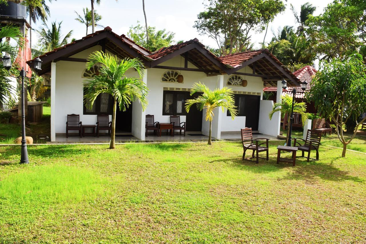 Mira Whales Resort Mirissa Exterior photo